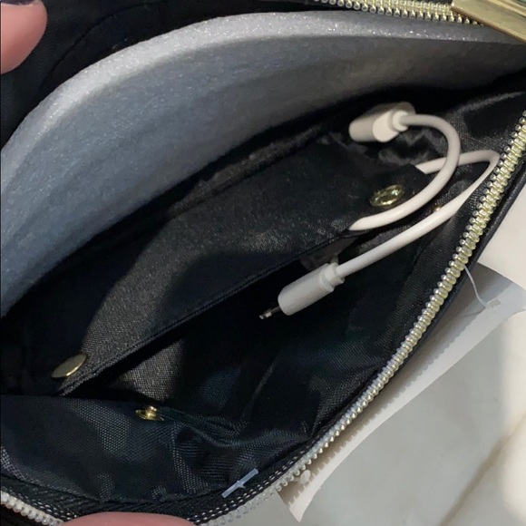 Black leather charging wristlet (iphone & android) - Picture 3 of 3